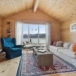 Seaside With Panoramic Views In Oterstranda Inndyr
