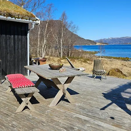 Seaside With Panoramic Views In Oterstranda Inndyr