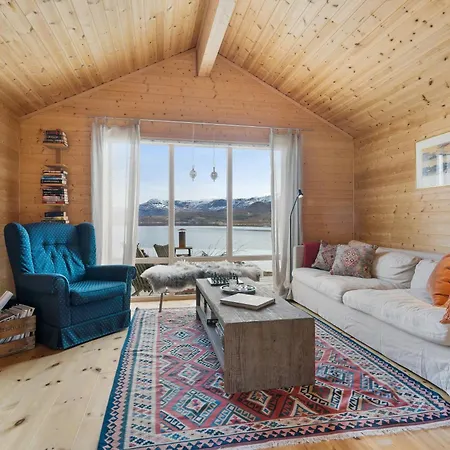 Seaside With Panoramic Views In Oterstranda Inndyr