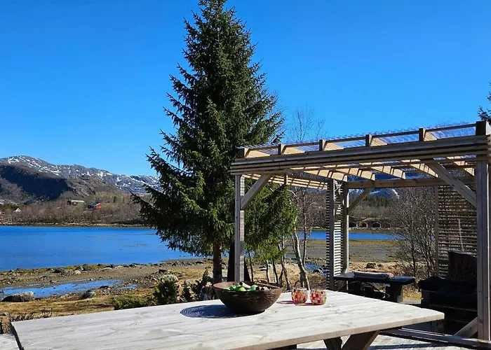 Seaside With Panoramic Views In Oterstranda Inndyr
