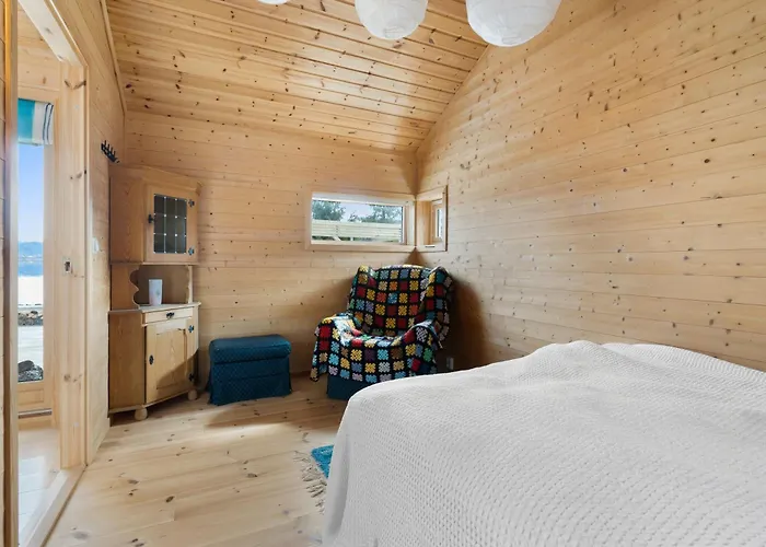 Seaside With Panoramic Views In Oterstranda *